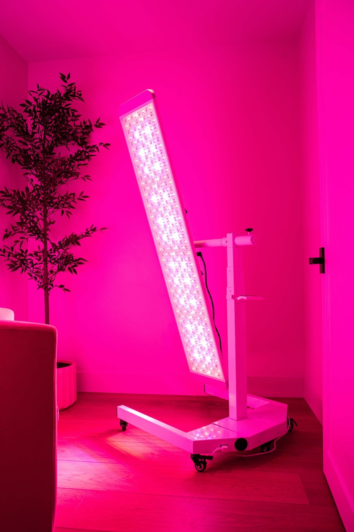 Renew Red Light Panorama Panel | 7-Wavelength Adjustable LED Therapy Panel | 480 LEDs | 360° Rotating Stand