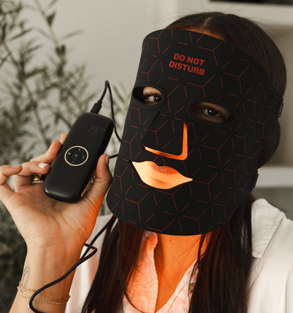 Renew Red Light The Mask | LED Light Therapy Mask | 4 Wavelengths | Food-Grade Silicone